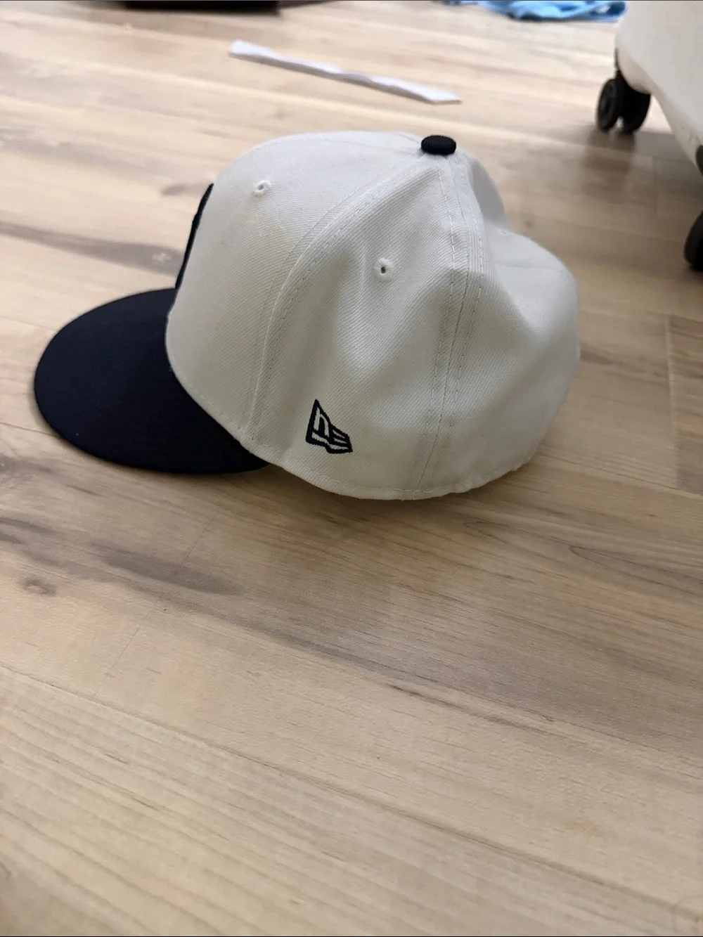 Size 7 1/4 75th World Series edition yankees white and navy hat